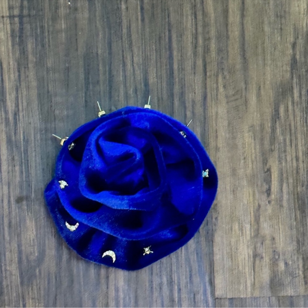 Free people Rosette stud pack